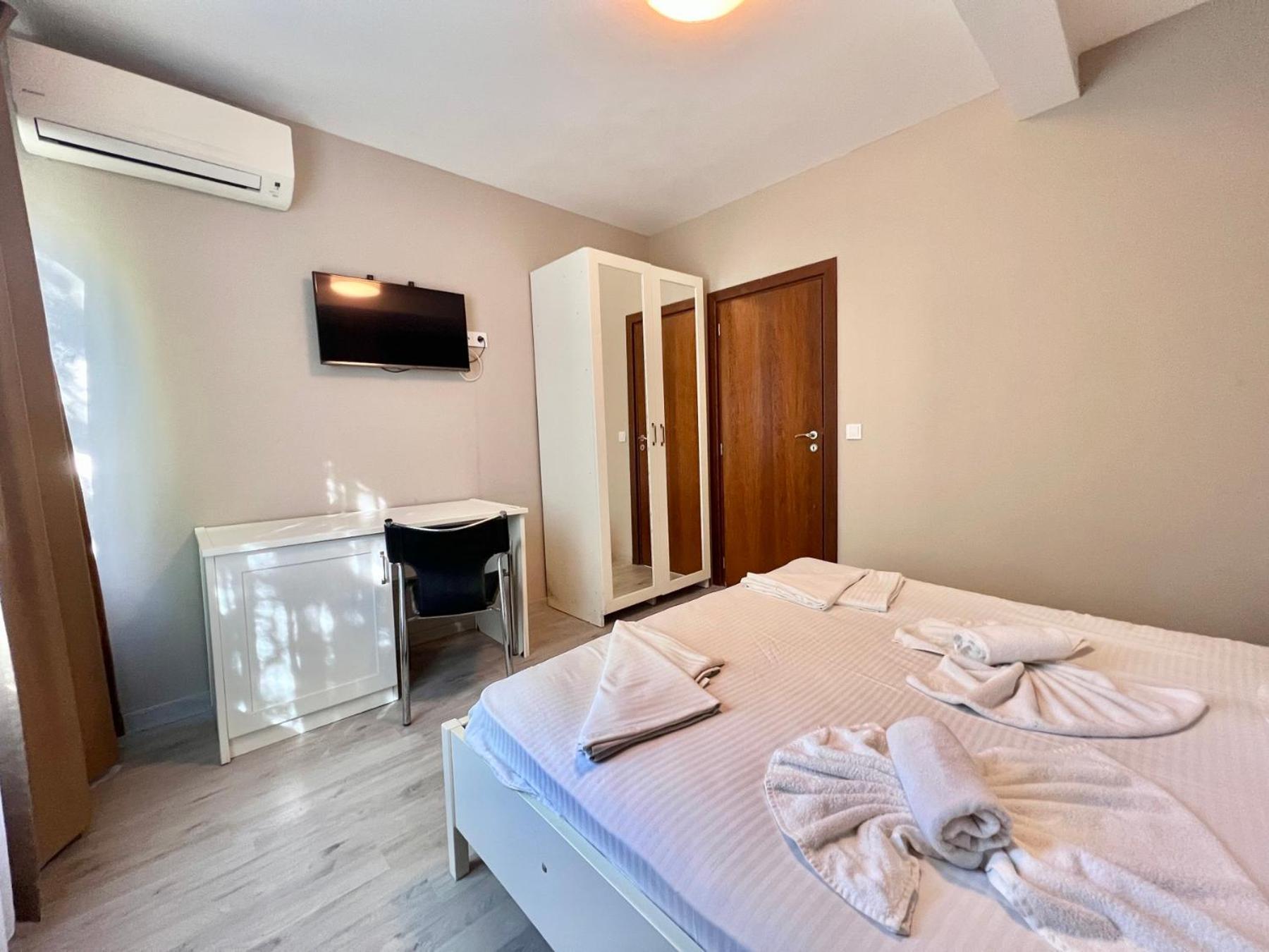 Kiara Apartments Saints Constantine and Helena Exteriör bild